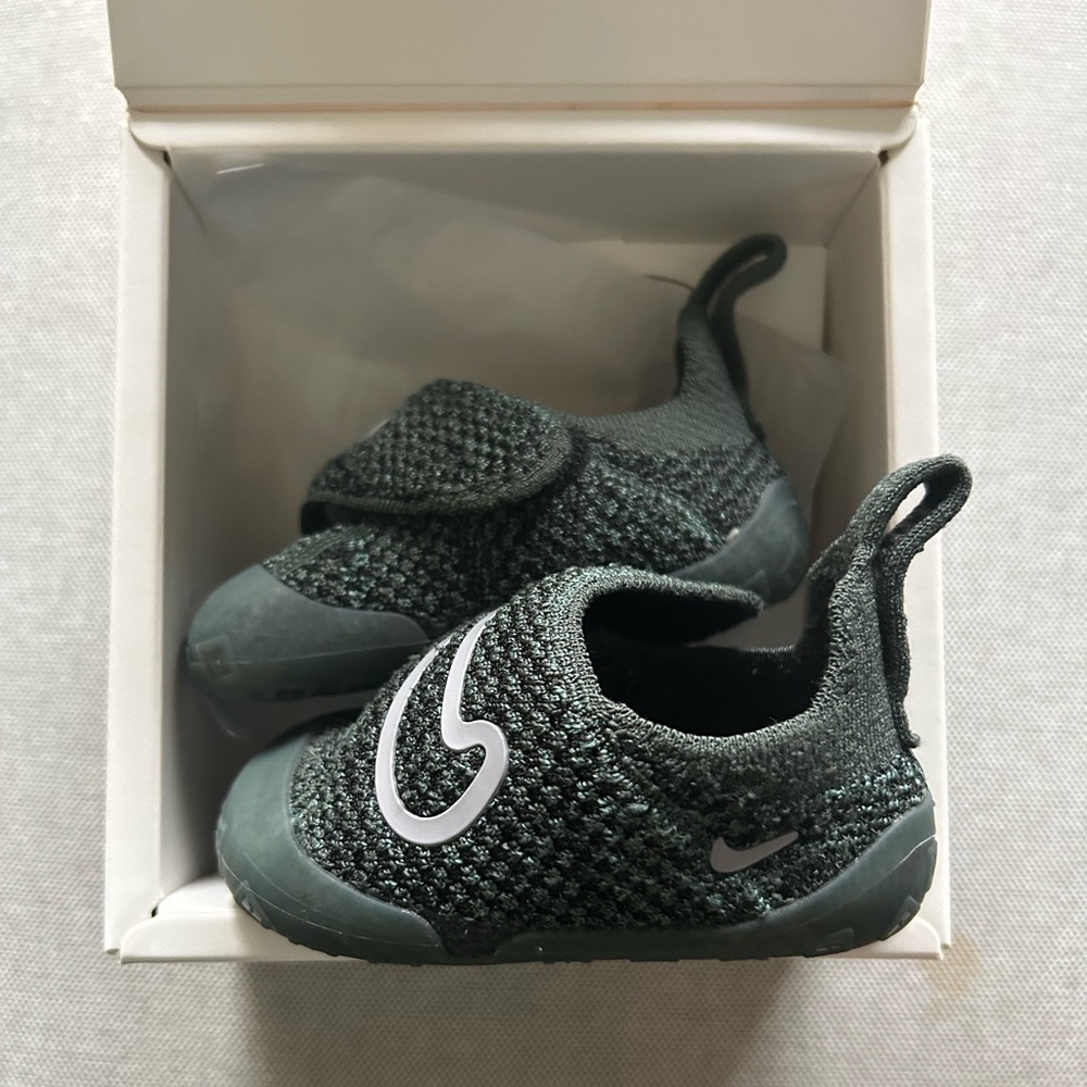 Toddler/Walker Nike Swoosh Shoes Sz4